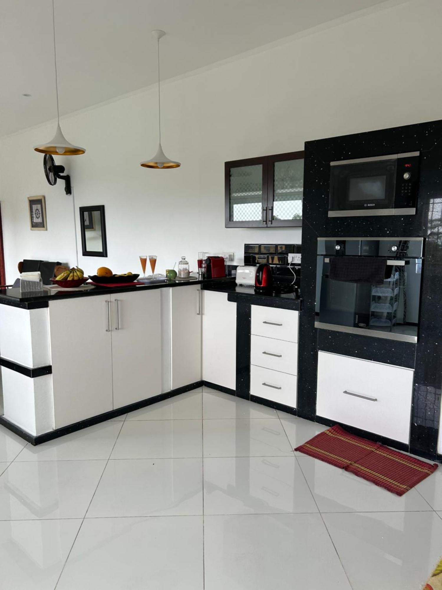 The Olive Tree Apartment Misere Luaran gambar