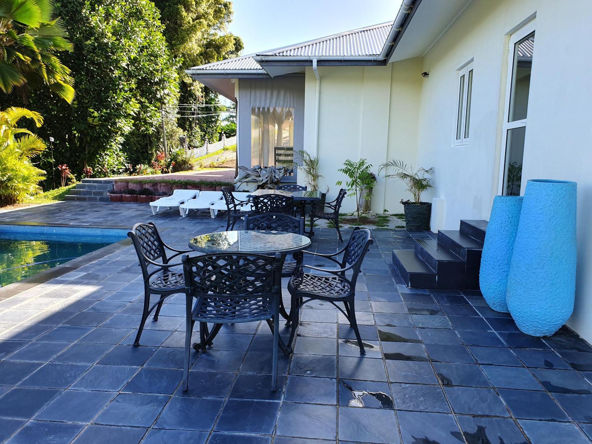 The Olive Tree Apartment Misere Bilik gambar